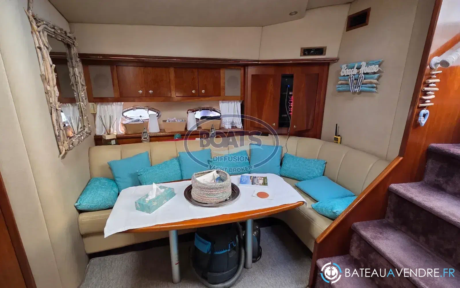 slider 7 Cruisers Yachts 440 Express