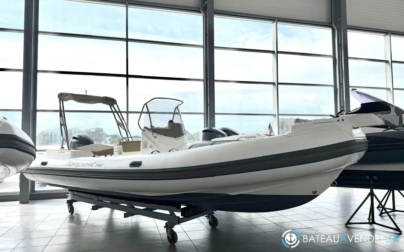 slider 0 Capelli Tempest 700