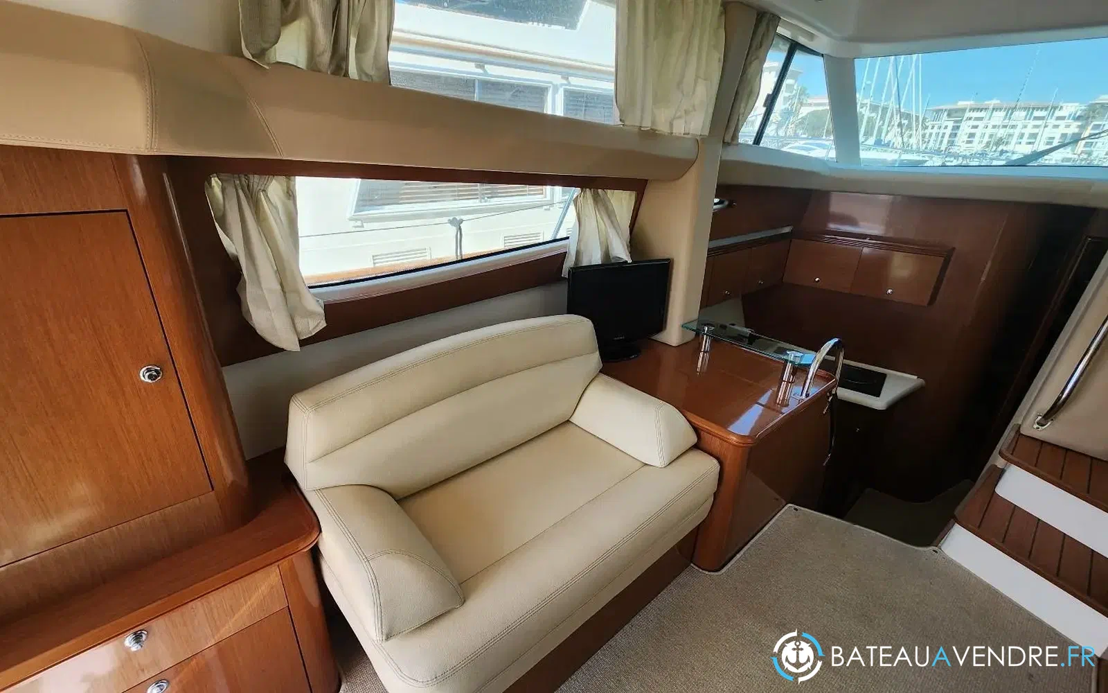 slider 10 Prestige Yachts 42 Fly