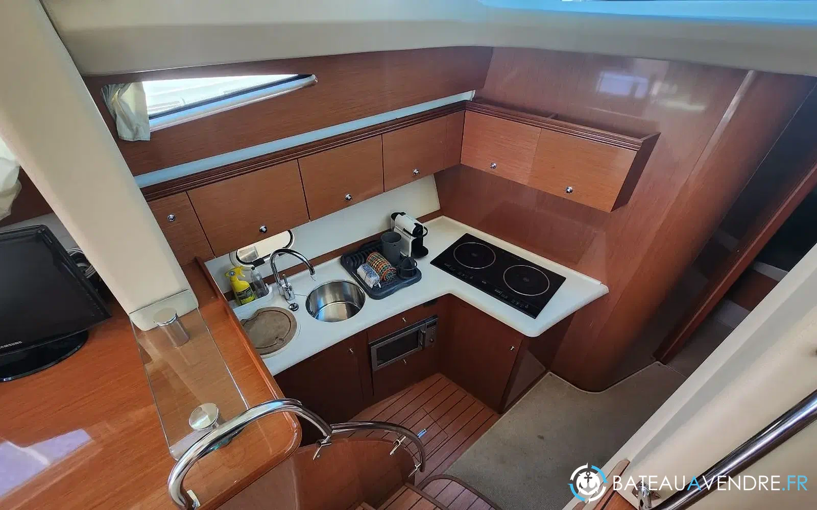 slider 8 Prestige Yachts 42 Fly