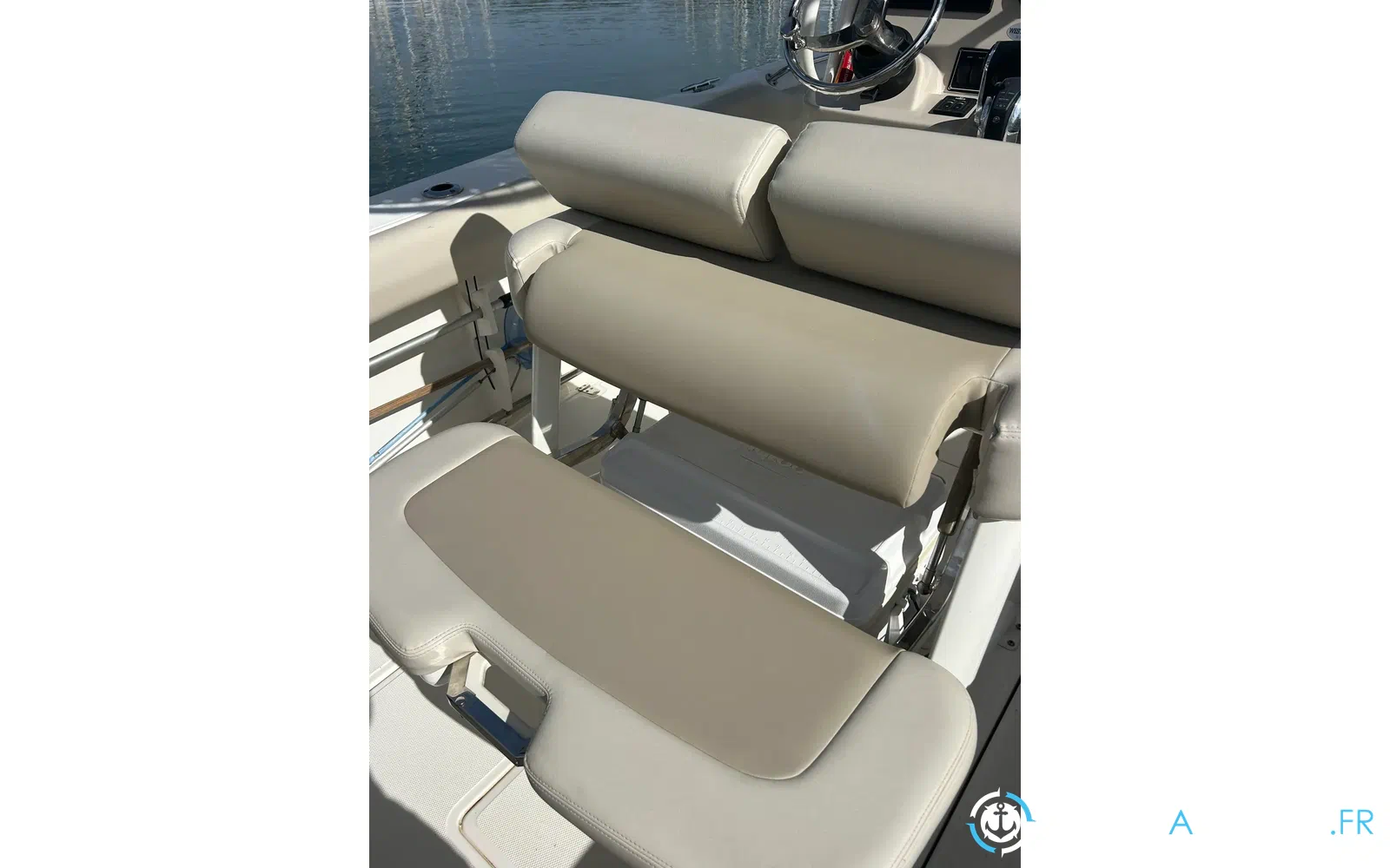 slider 9 Boston Whaler 230 Outrage