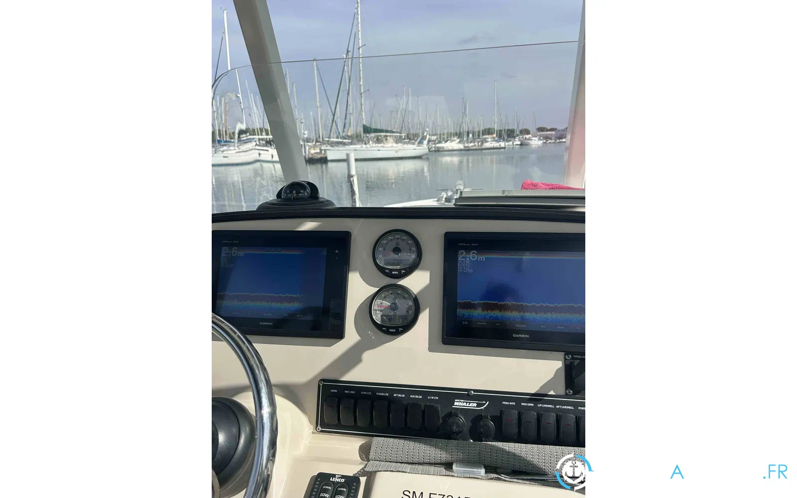 slider 10 Boston Whaler 230 Outrage