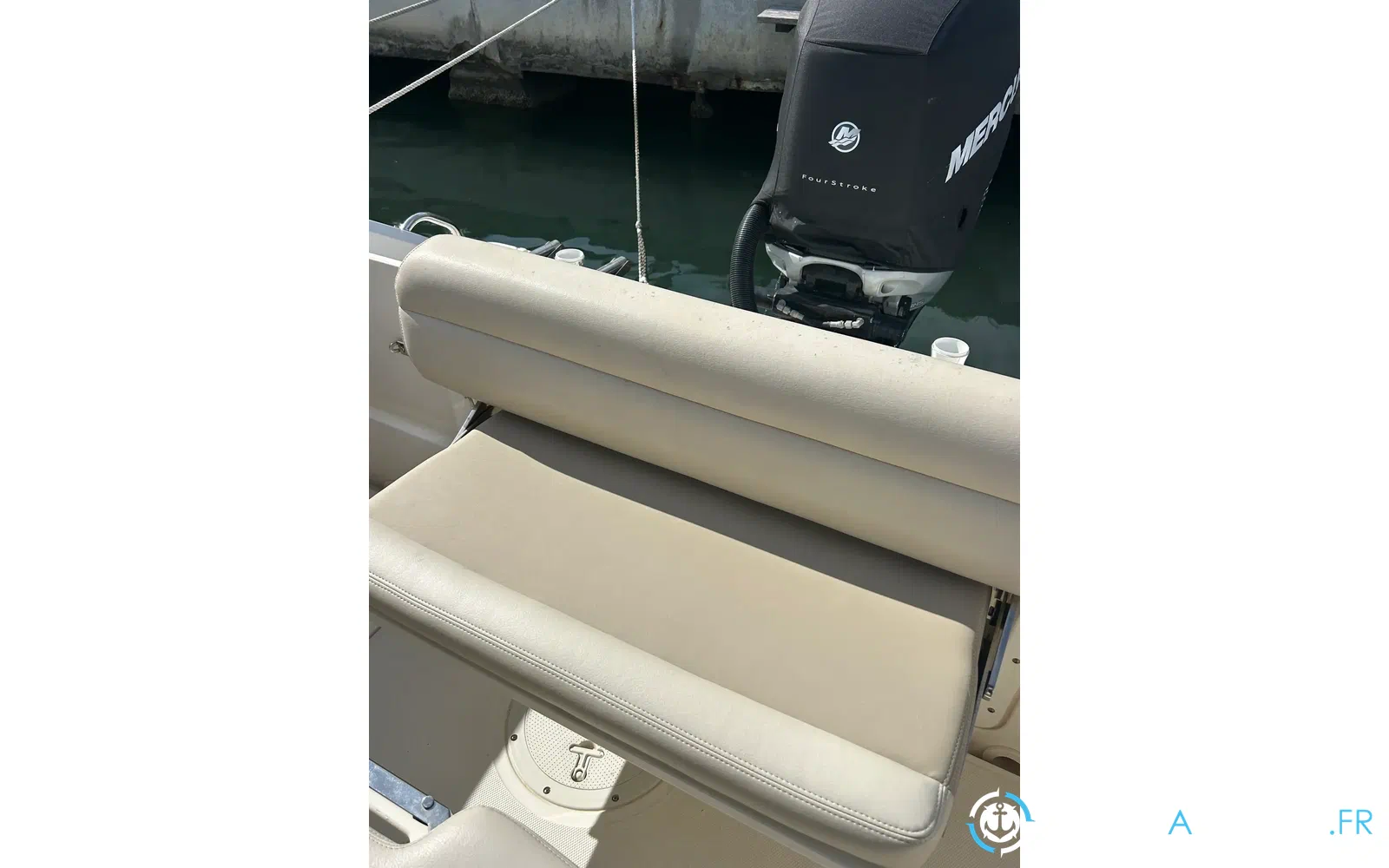 slider 11 Boston Whaler 230 Outrage