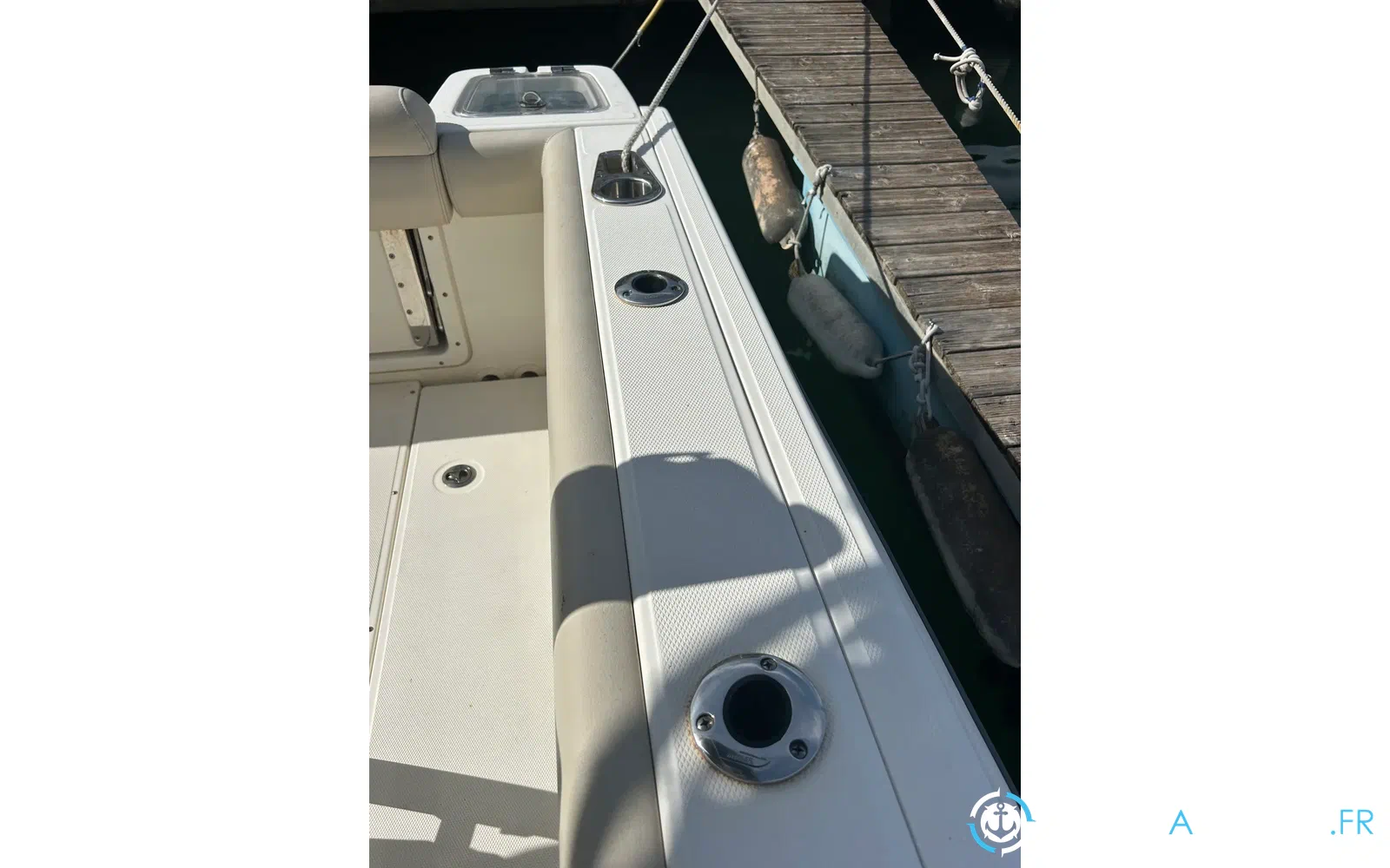 slider 12 Boston Whaler 230 Outrage