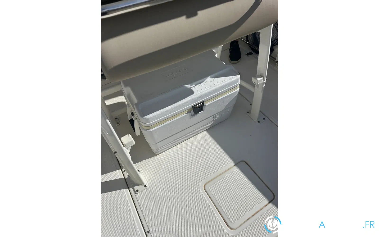 slider 14 Boston Whaler 230 Outrage