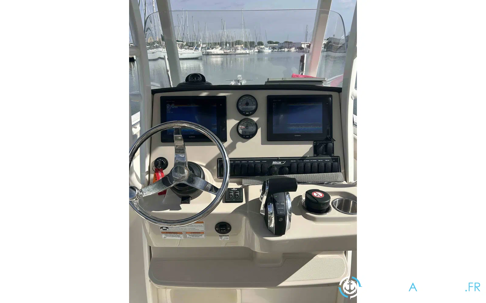 slider 3 Boston Whaler 230 Outrage
