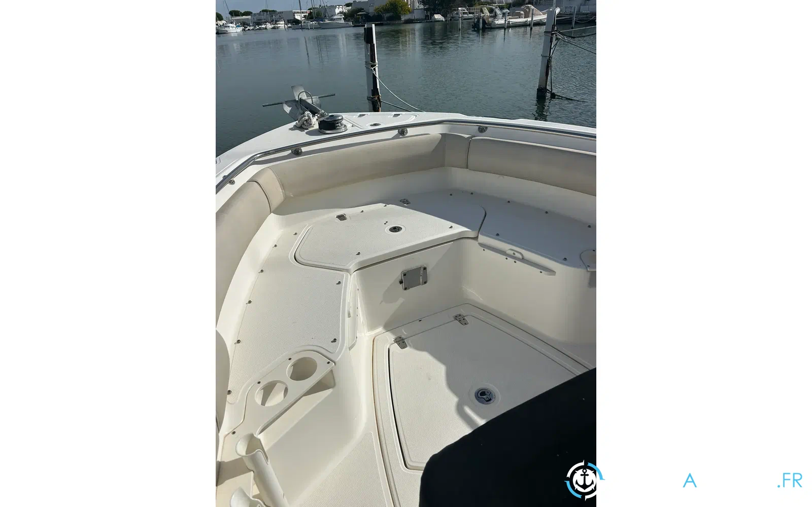 slider 4 Boston Whaler 230 Outrage