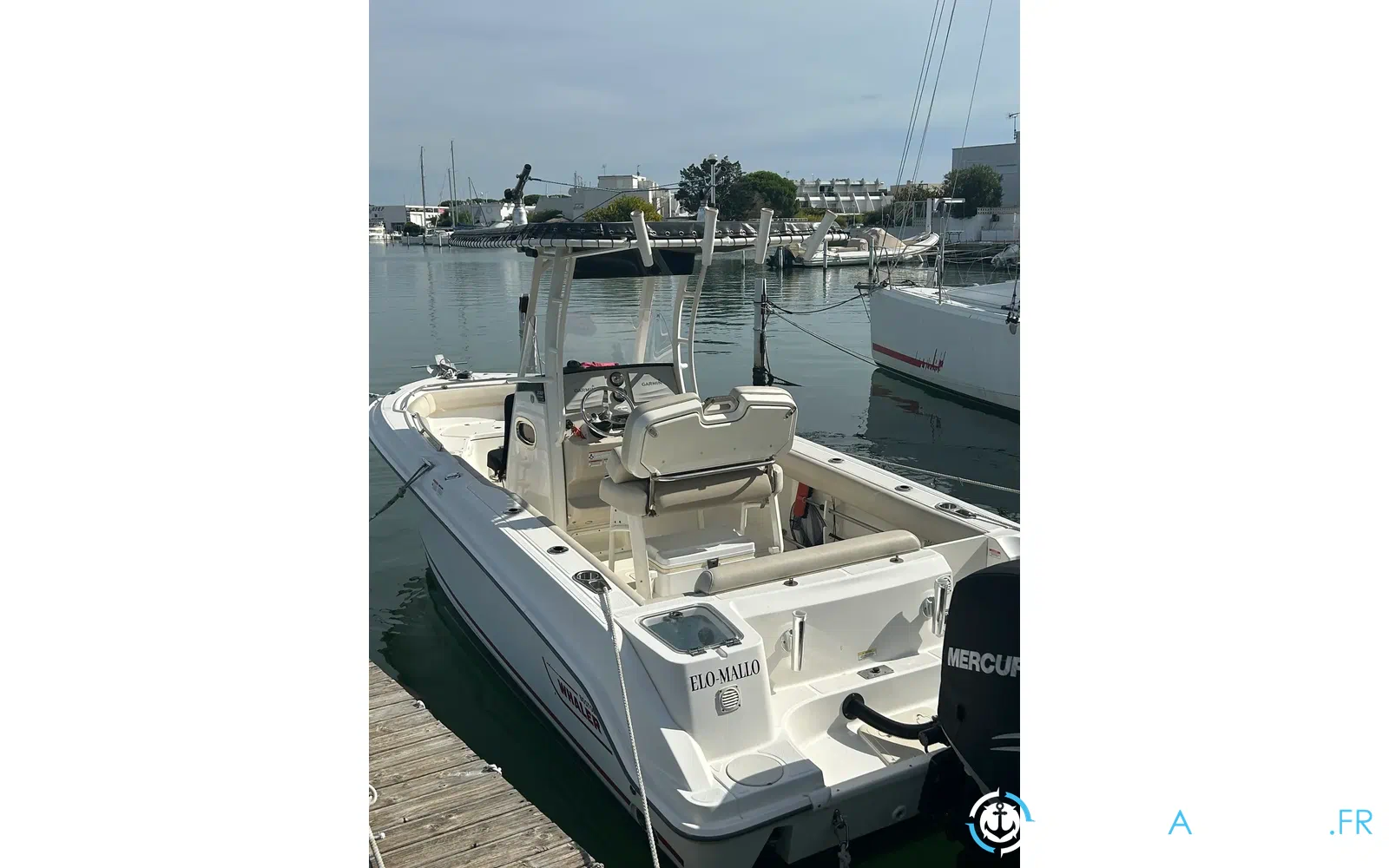 slider 2 Boston Whaler 230 Outrage