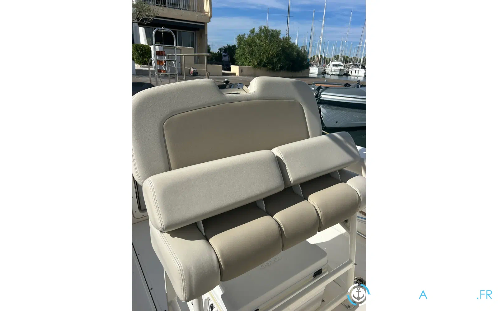 slider 7 Boston Whaler 230 Outrage