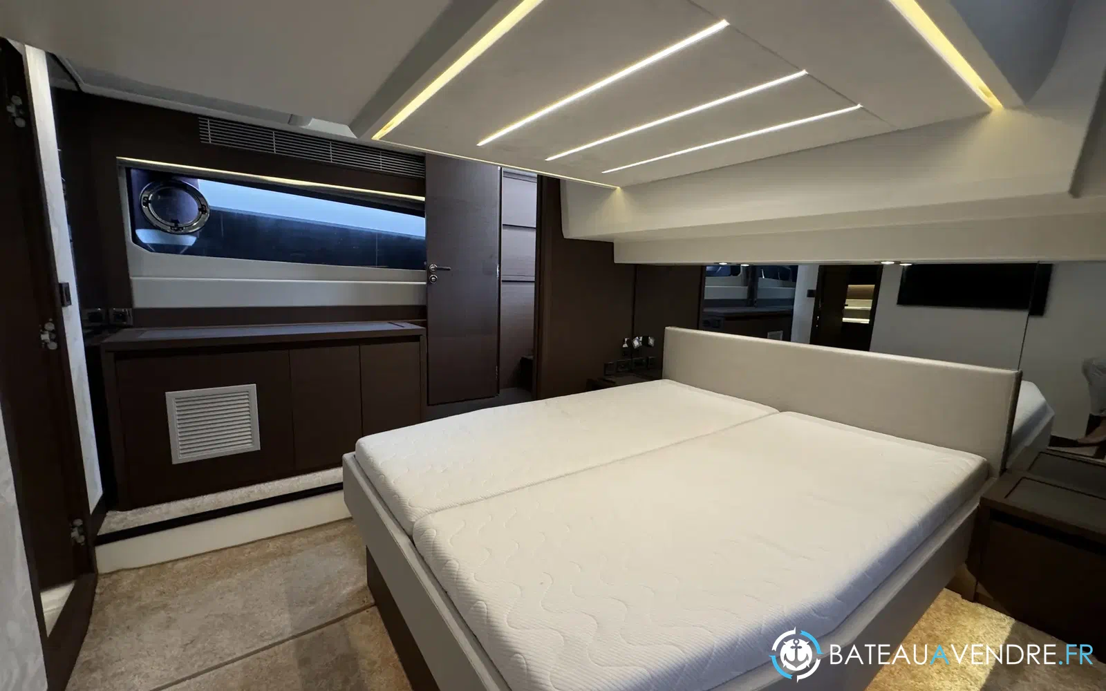 slider 15 Prestige Yachts 520 Fly