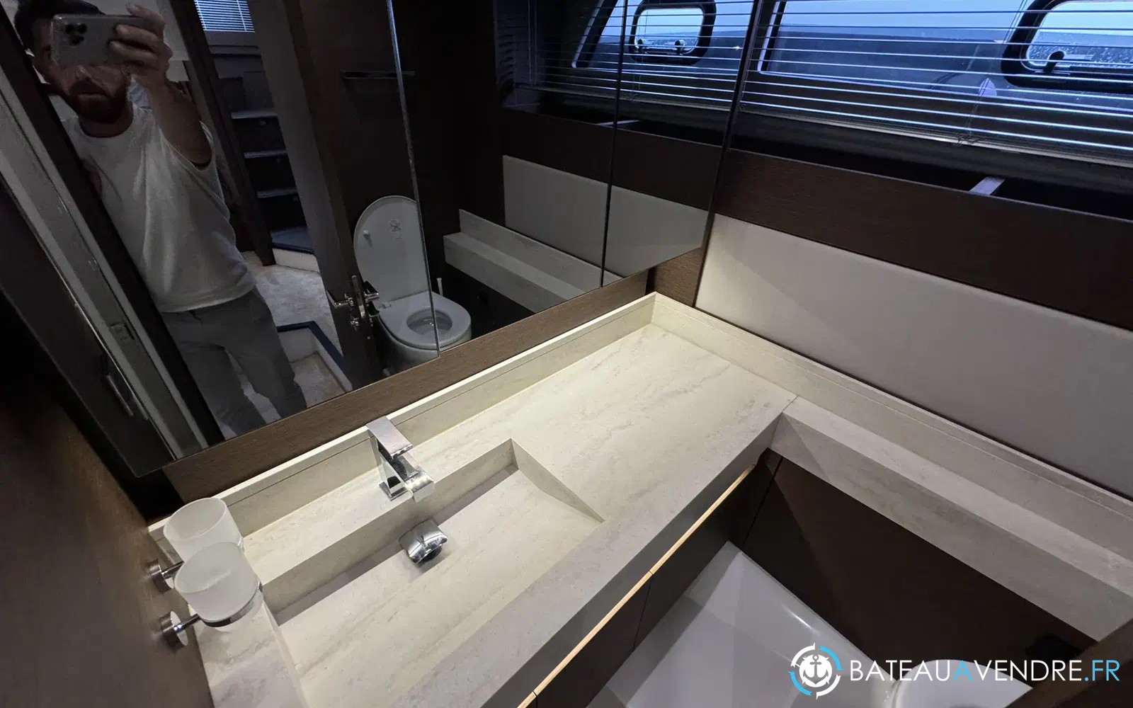 slider 18 Prestige Yachts 520 Fly