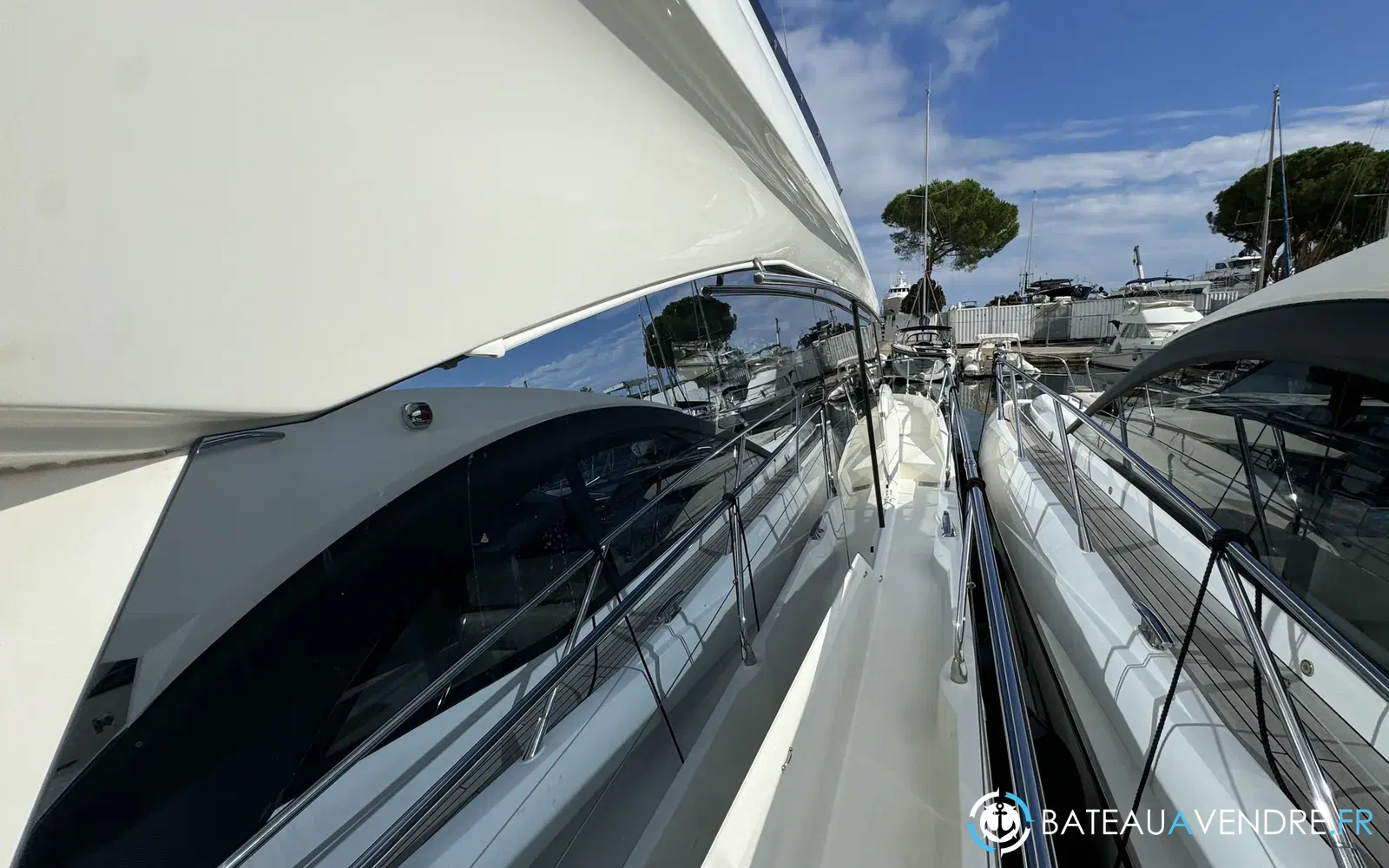 slider 21 Prestige Yachts 520 Fly