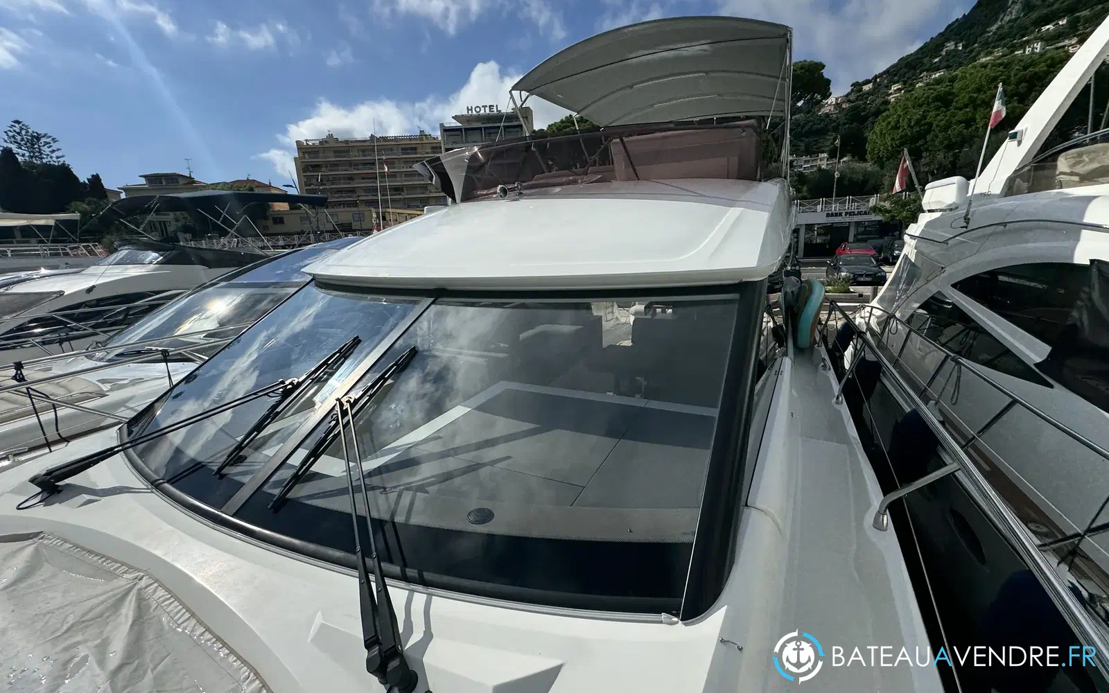 slider 24 Prestige Yachts 520 Fly