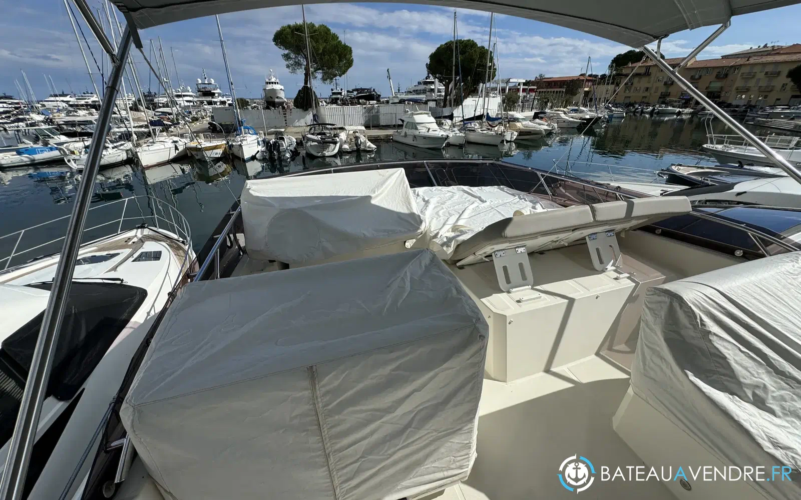 slider 25 Prestige Yachts 520 Fly