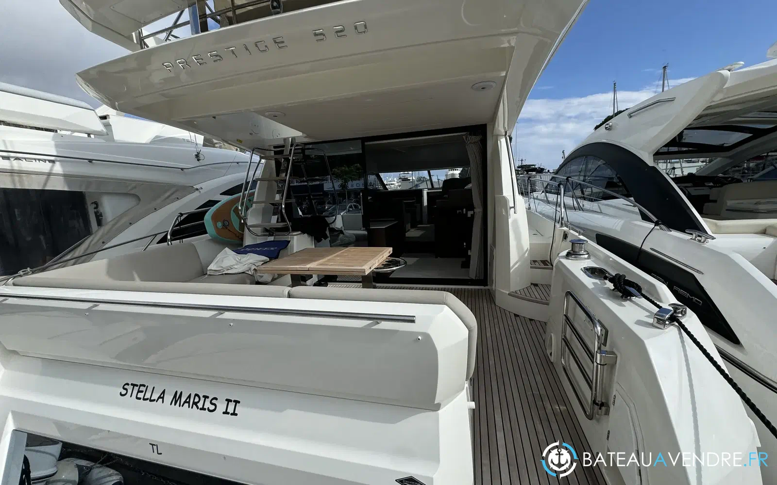 slider 2 Prestige Yachts 520 Fly