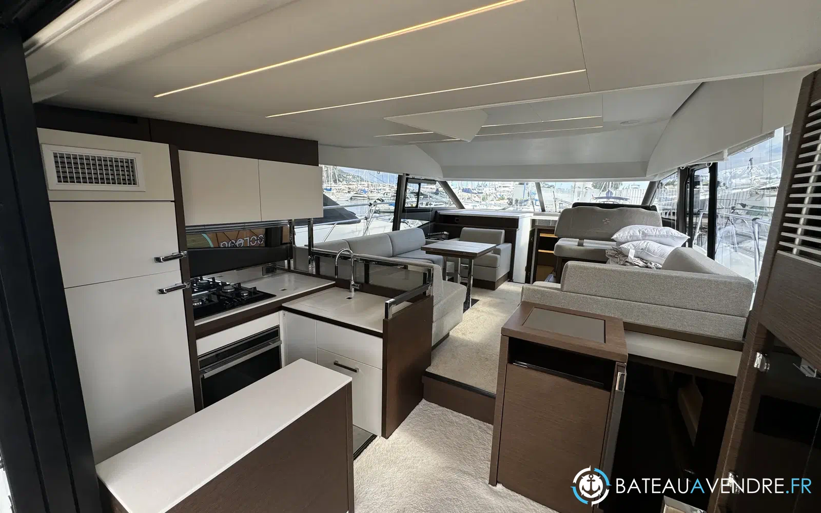 slider 5 Prestige Yachts 520 Fly