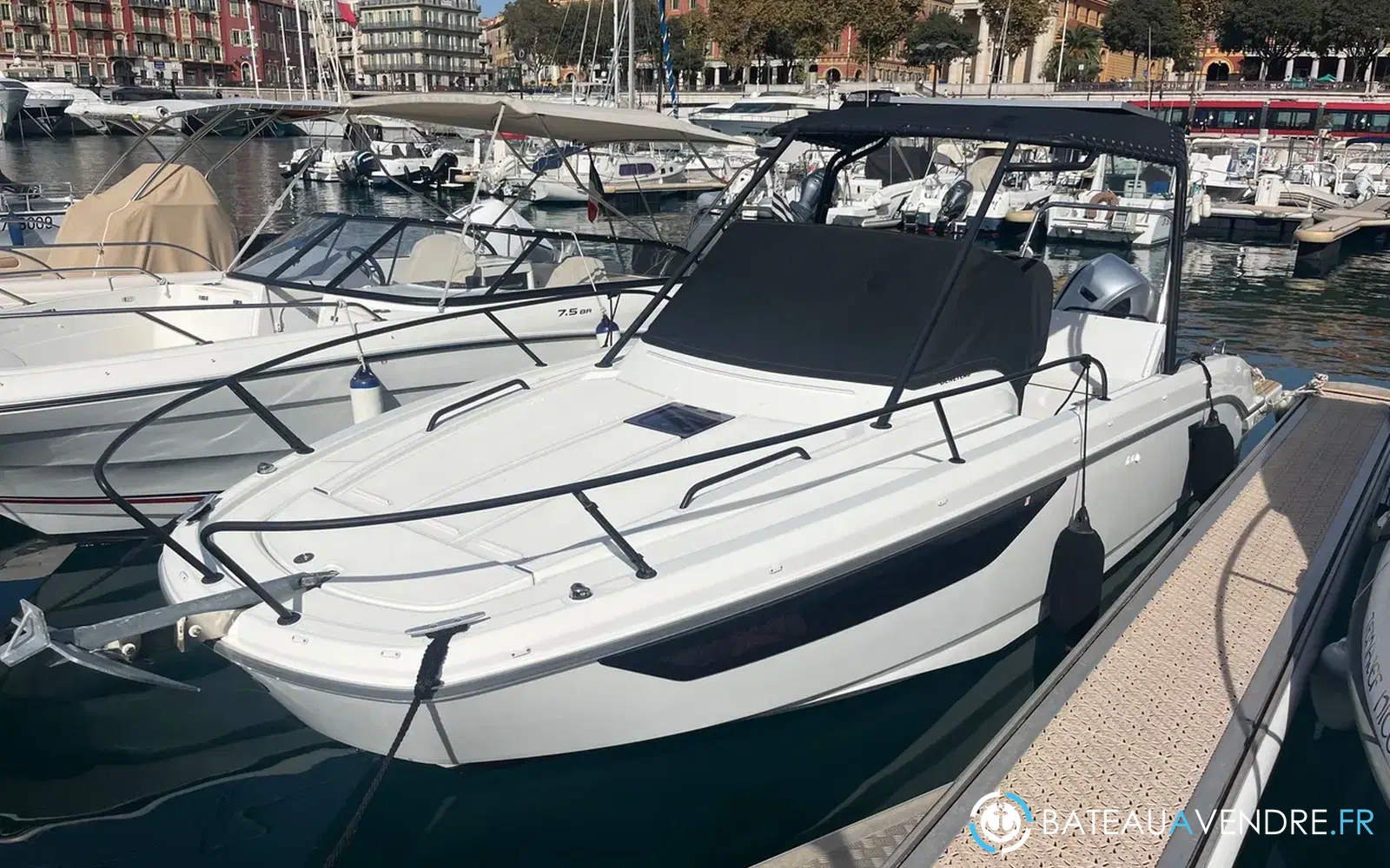 slider 1 Beneteau Flyer 8 SUNdeck