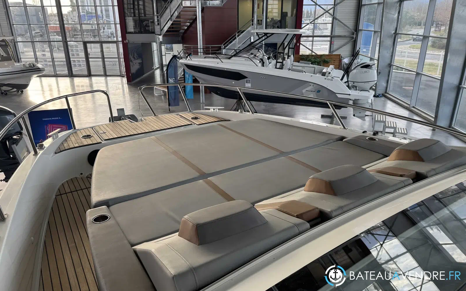 slider 8 Beneteau Gran Turismo 32
