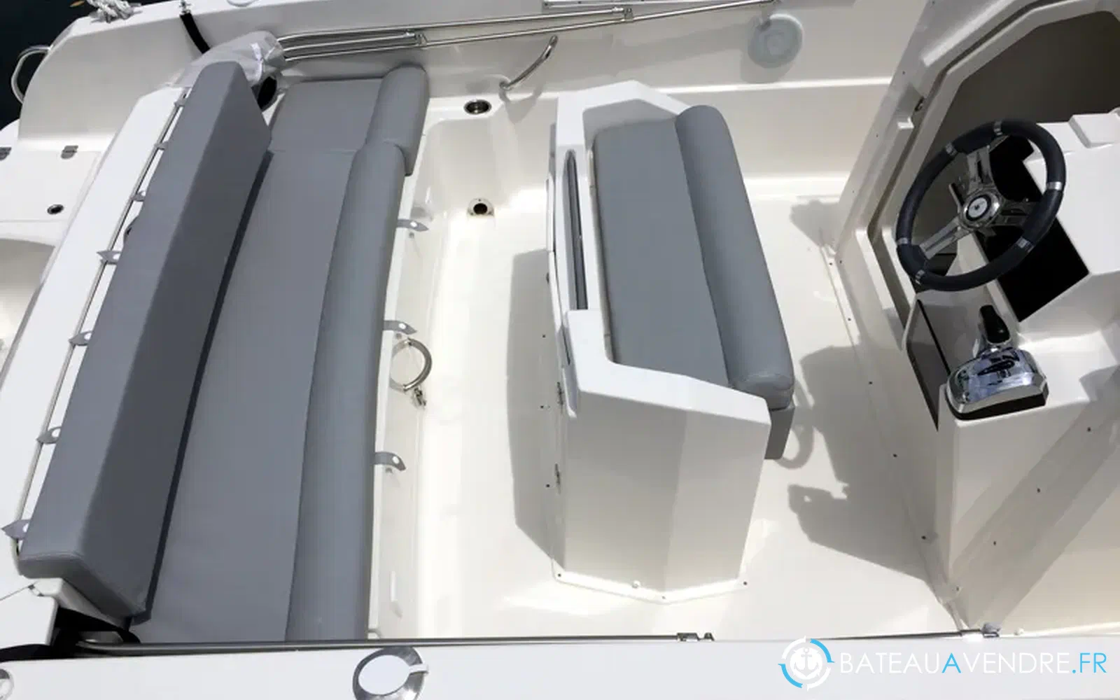 slider 6 Pacific Craft 670