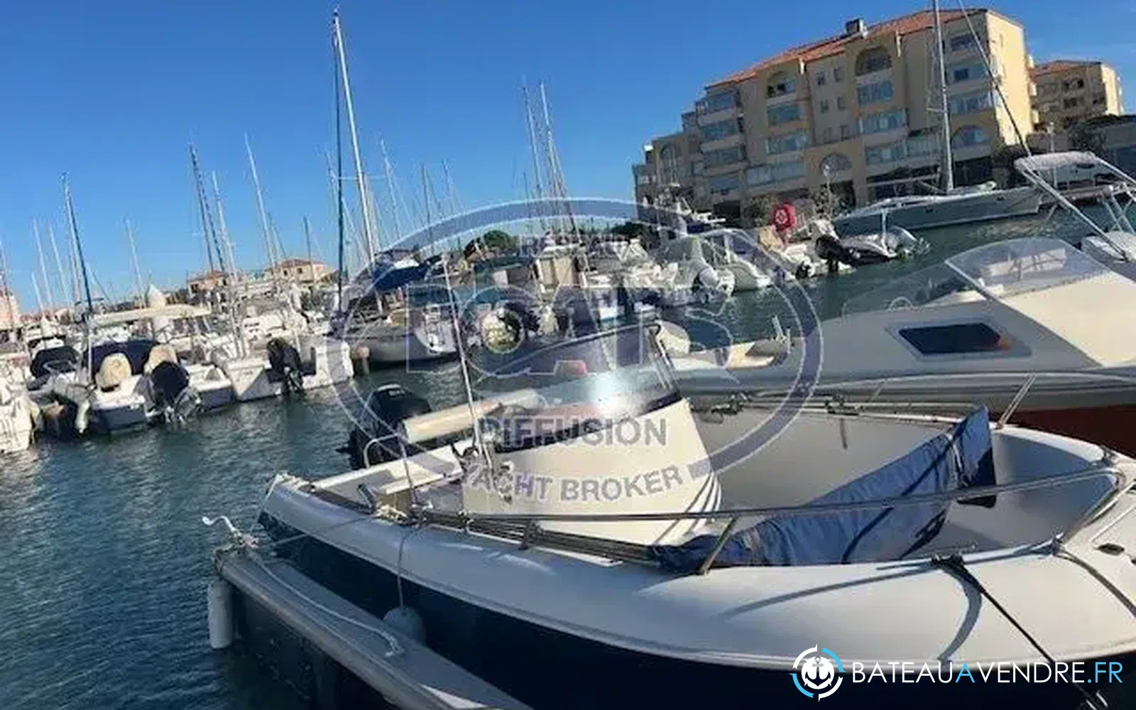 slider 8 Pacific Craft 630 Open