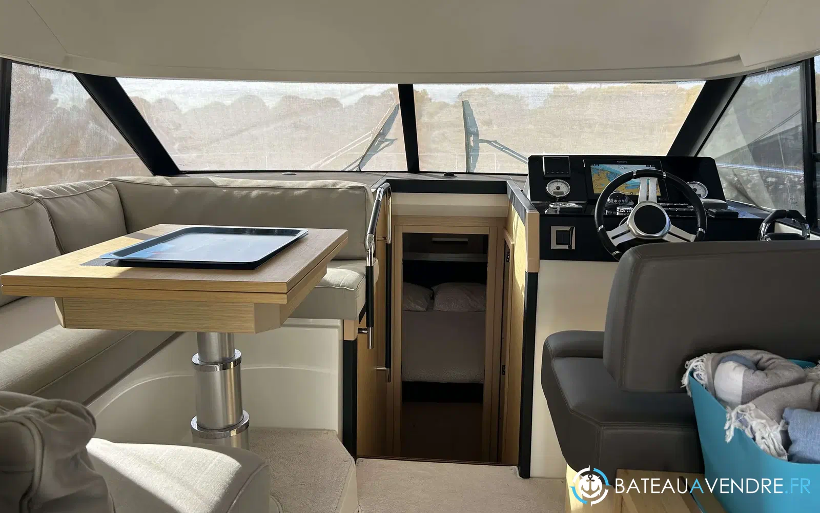 slider 8 Prestige Yachts 420 Fly