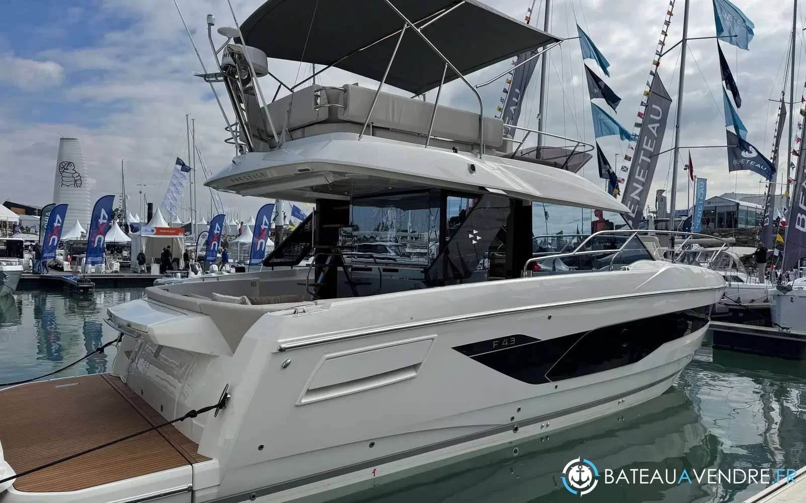 slider 1 Prestige Yachts F4.3