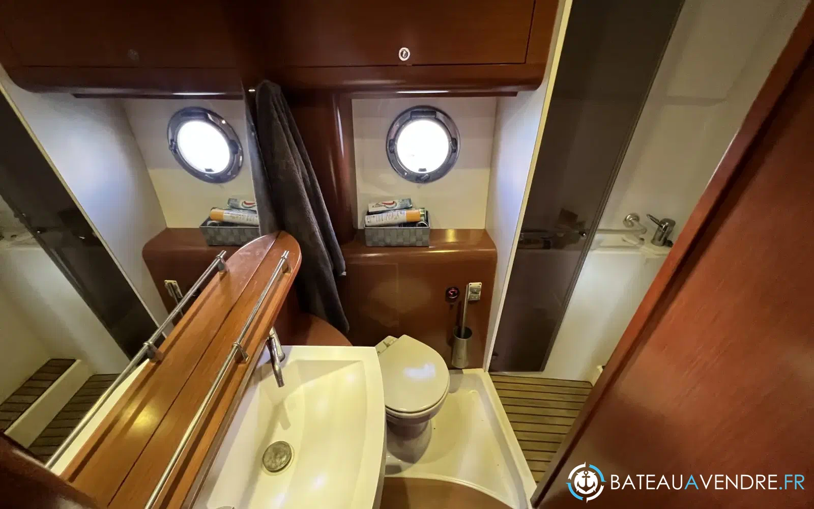 slider 9 Beneteau Monte Carlo 42