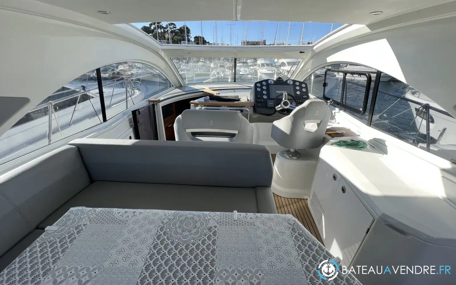 slider 1 Beneteau Monte Carlo 42