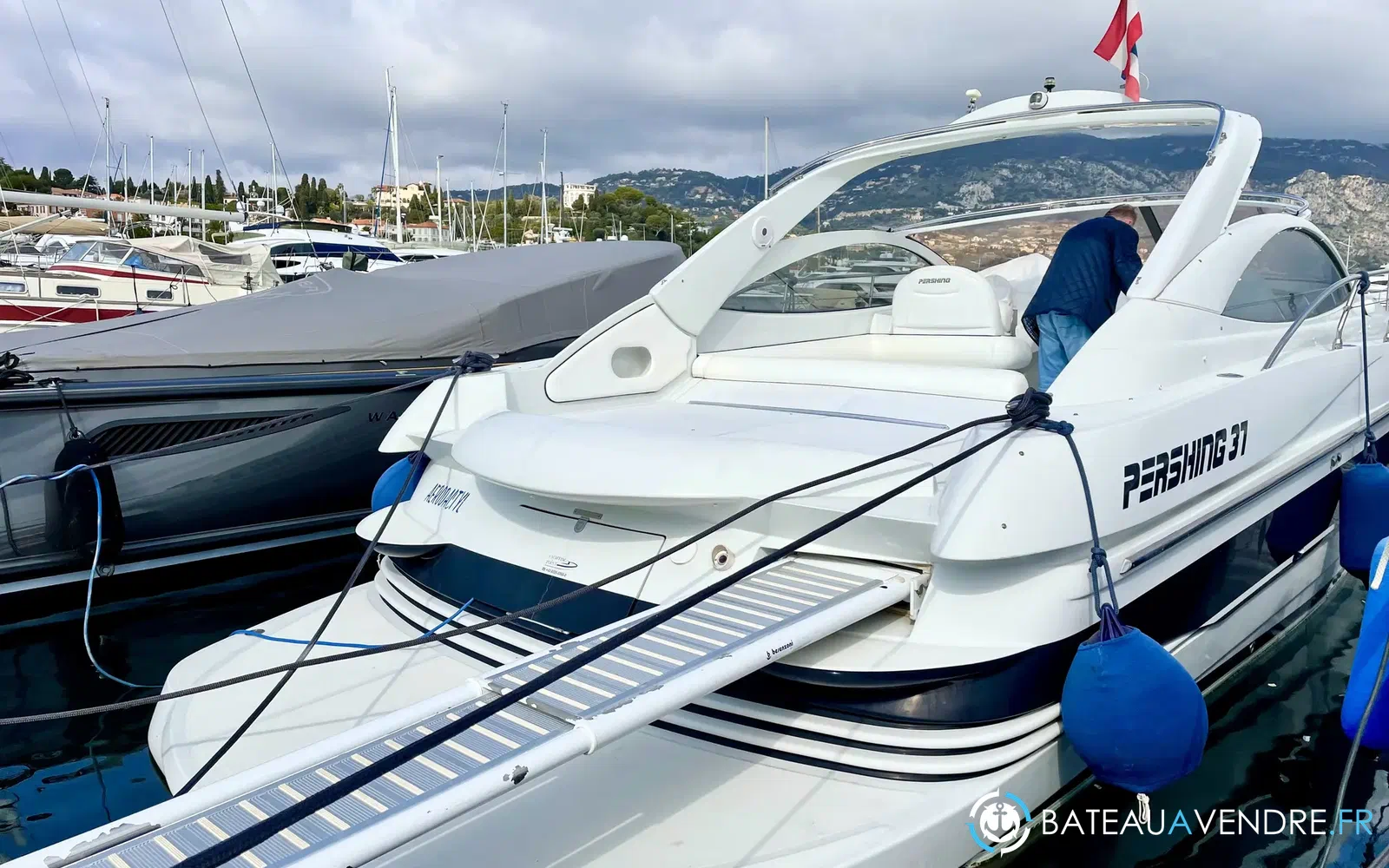 slider 16 Pershing 37
