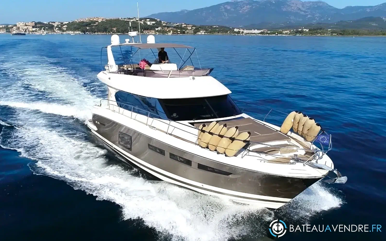slider 1 Prestige Yachts 620 S