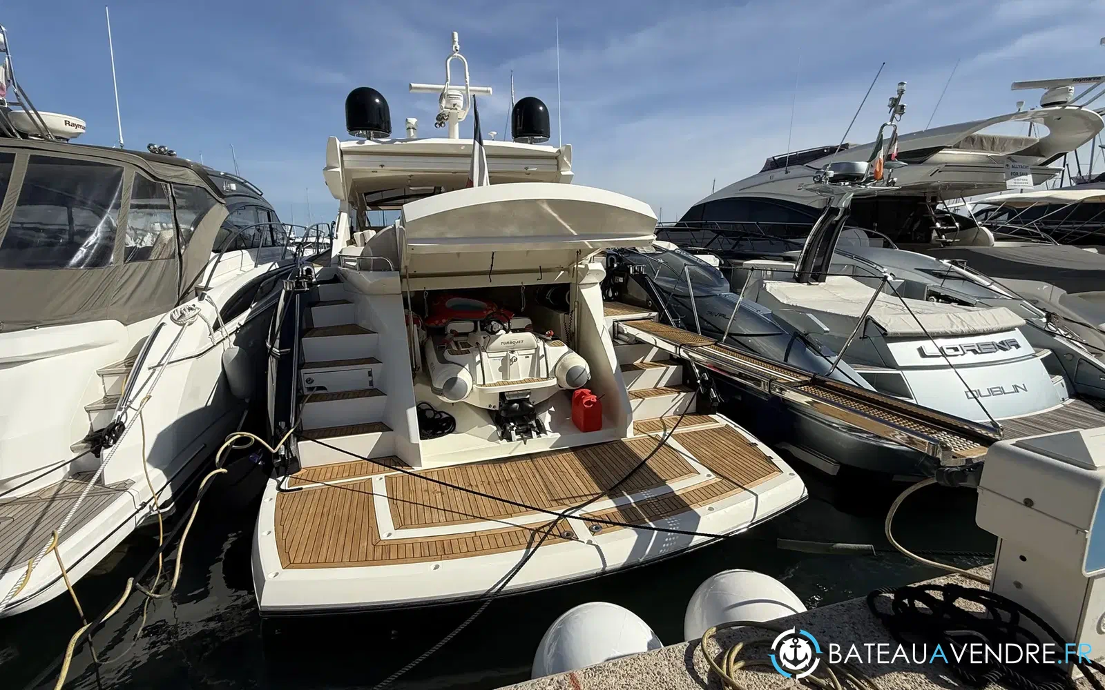 slider 1 Sunseeker Predator 60