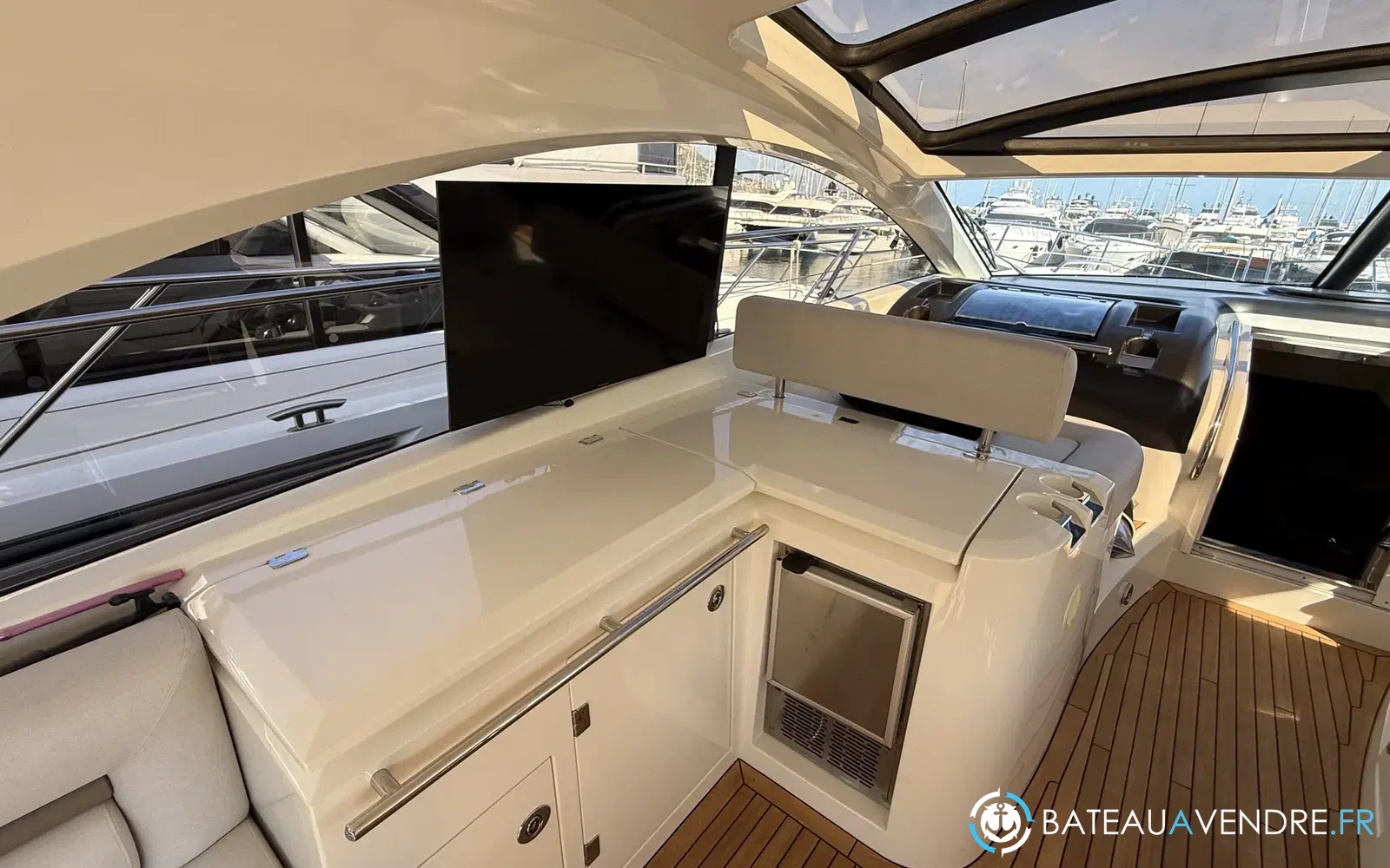 slider 31 Sunseeker Predator 60