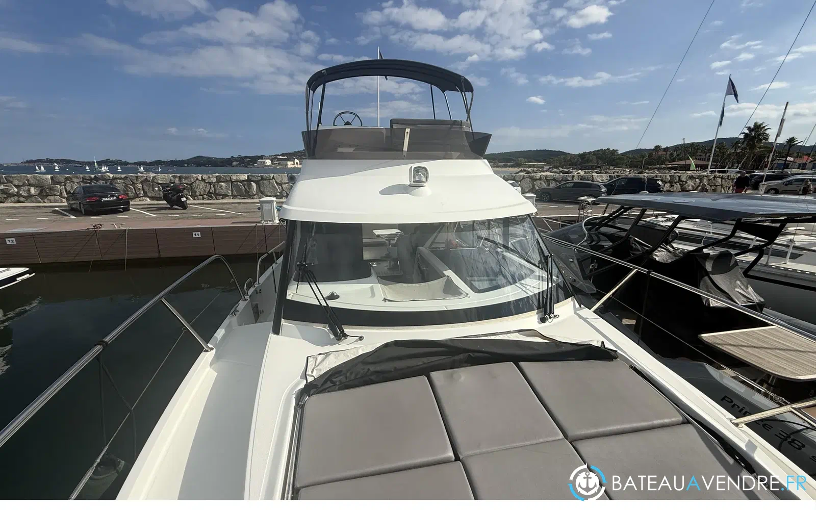 slider 6 Beneteau Antares 11