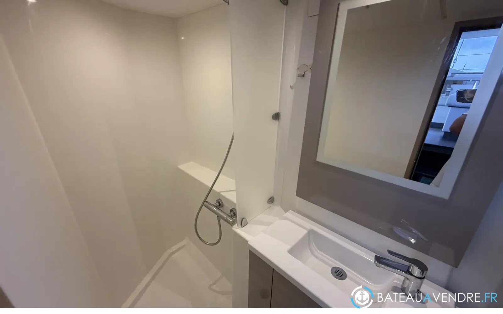 slider 15 Fountaine Pajot Isla 40