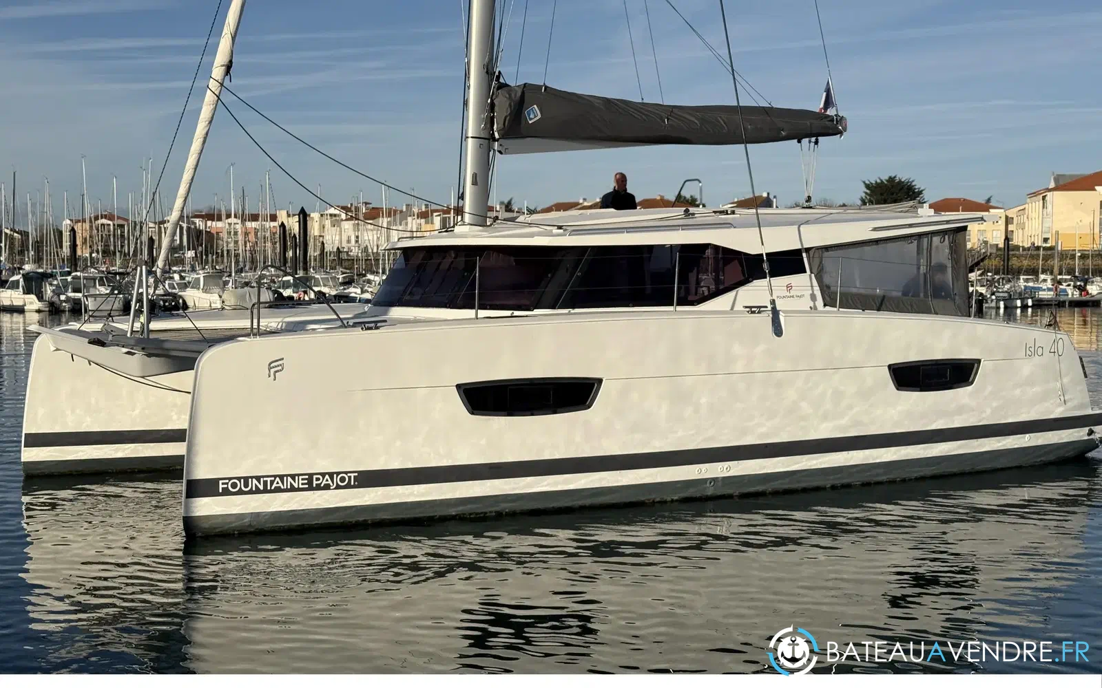 slider 2 Fountaine Pajot Isla 40