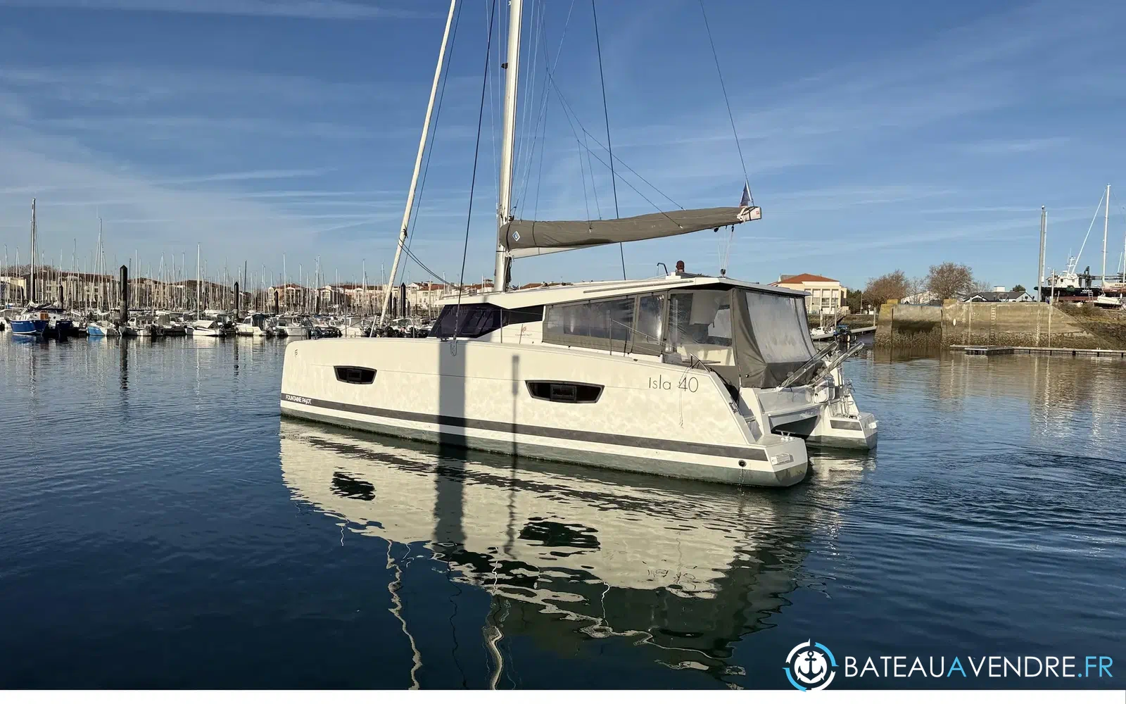 slider 4 Fountaine Pajot Isla 40