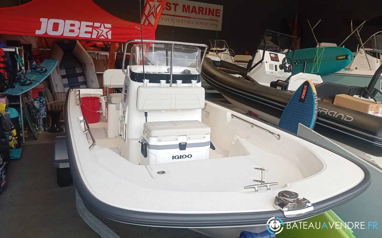 slider 1 Boston Whaler 150 Montauk