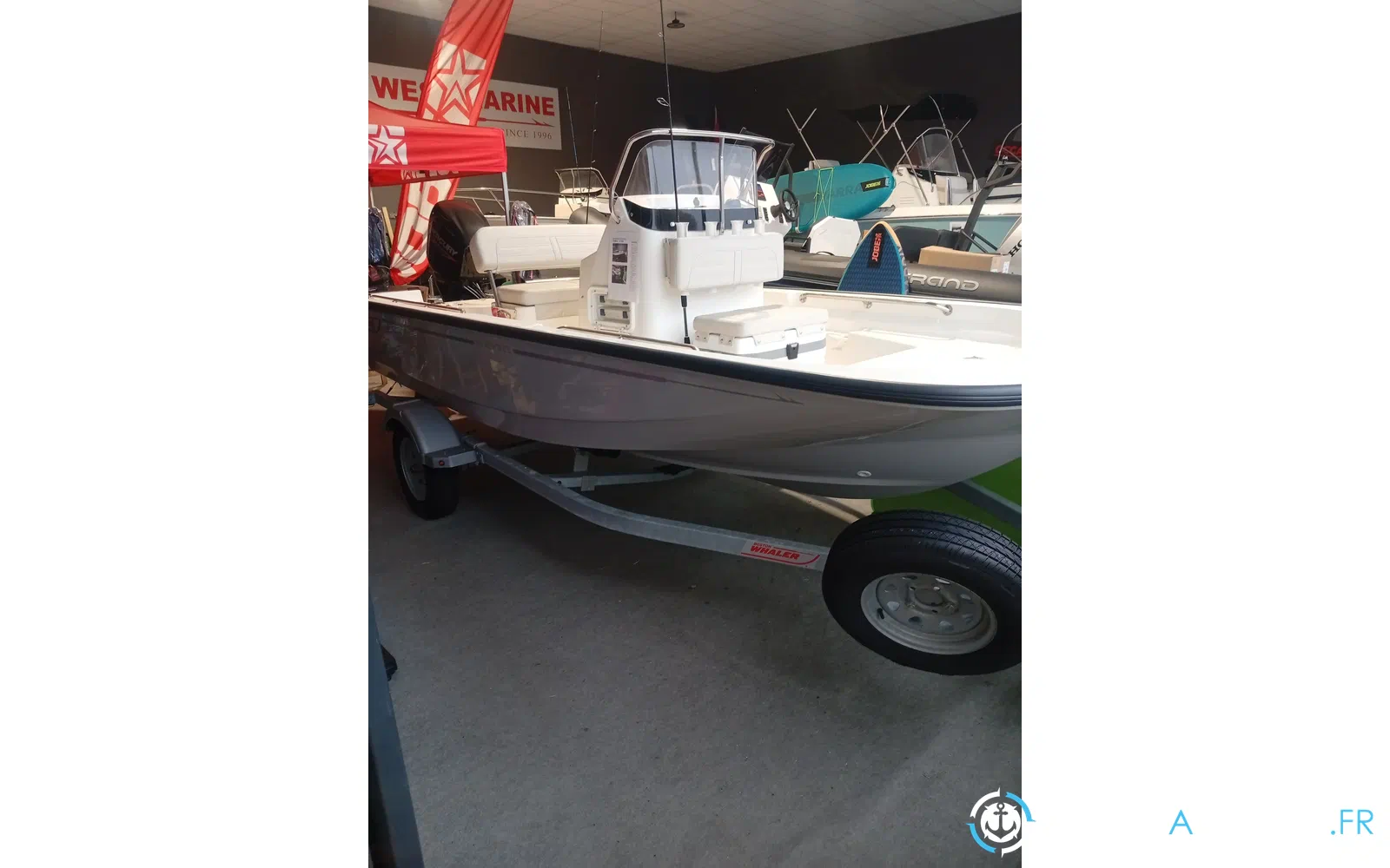 slider 3 Boston Whaler 150 Montauk