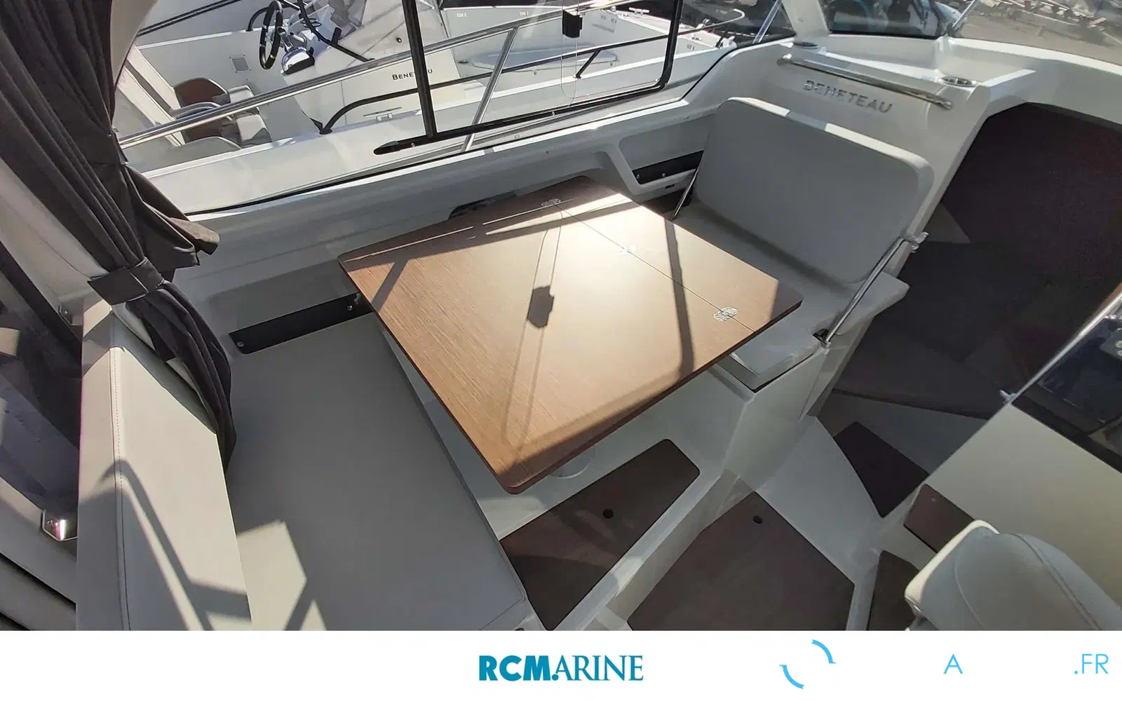 slider 10 Beneteau Antares 8 OB V2