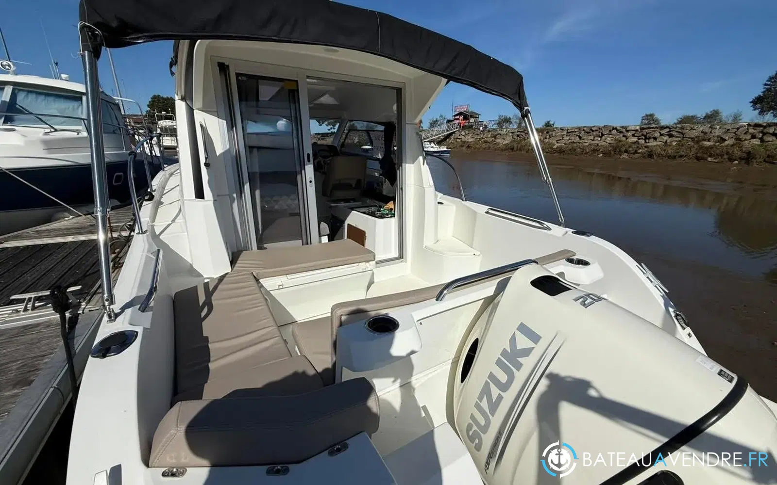 slider 4 Beneteau Antares 8 OB