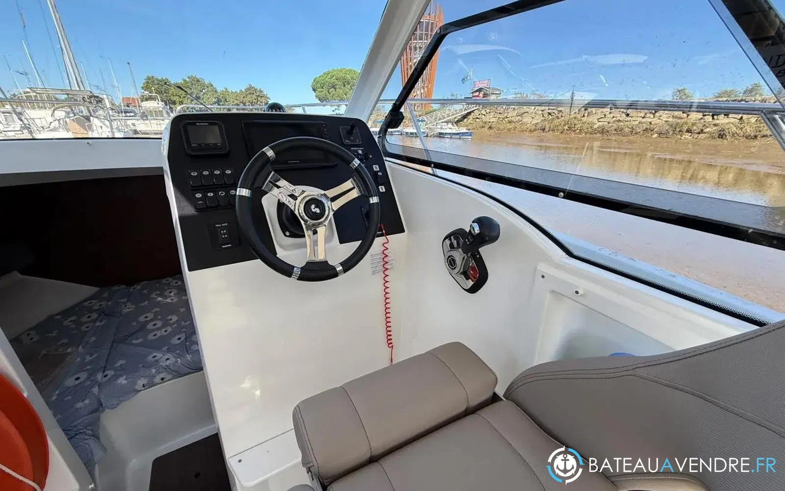slider 14 Beneteau Antares 8 OB