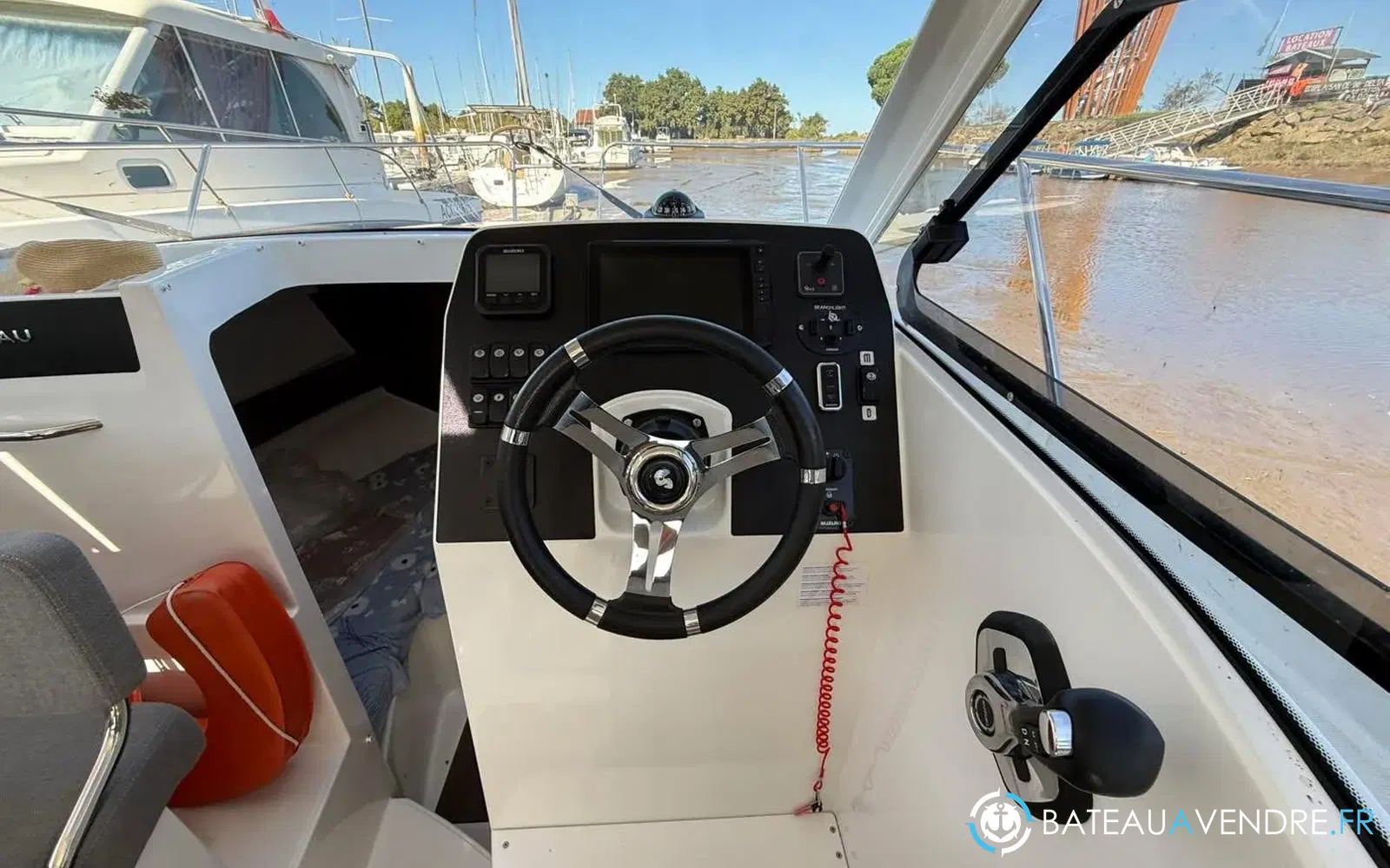 slider 15 Beneteau Antares 8 OB