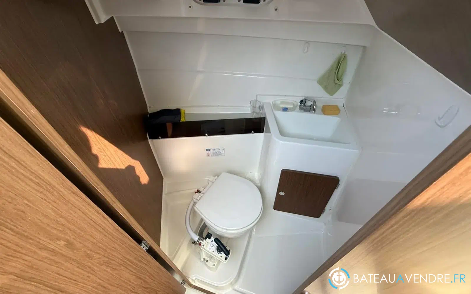 slider 19 Beneteau Antares 8 OB