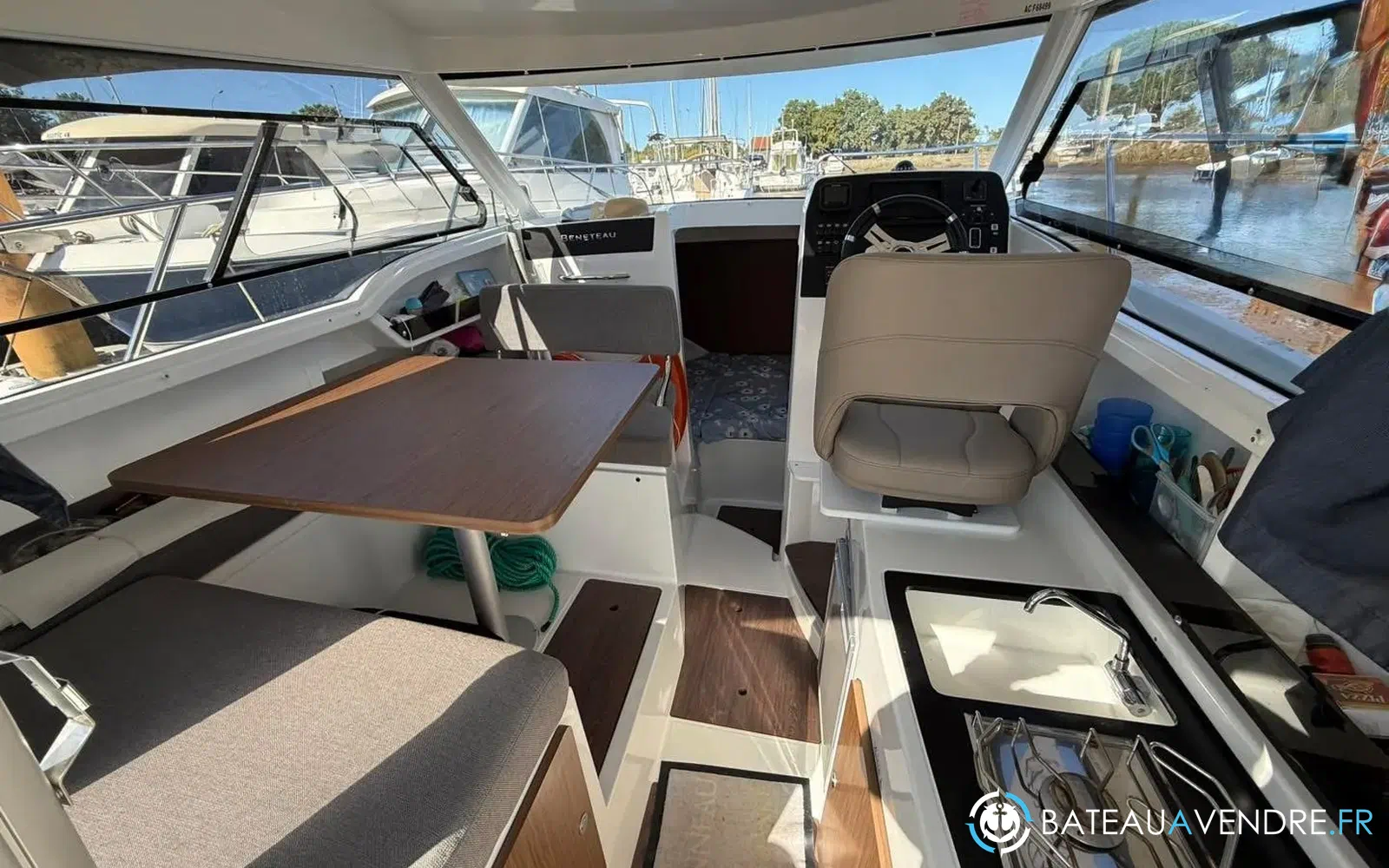 slider 8 Beneteau Antares 8 OB