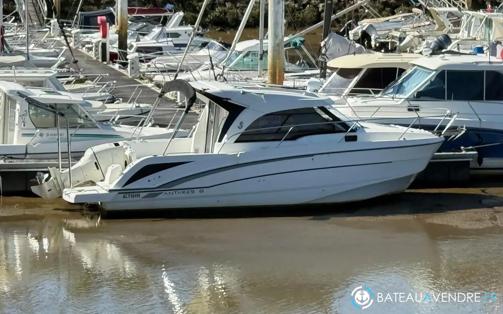 slider 0 Beneteau Antares 8 OB