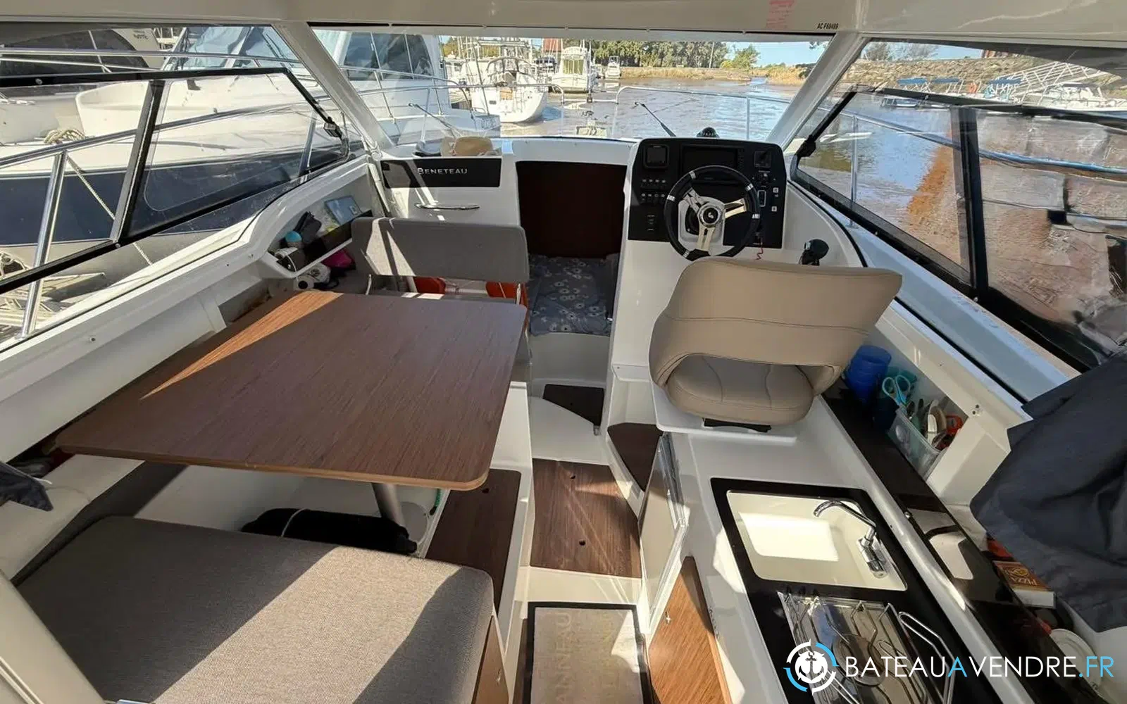 slider 9 Beneteau Antares 8 OB