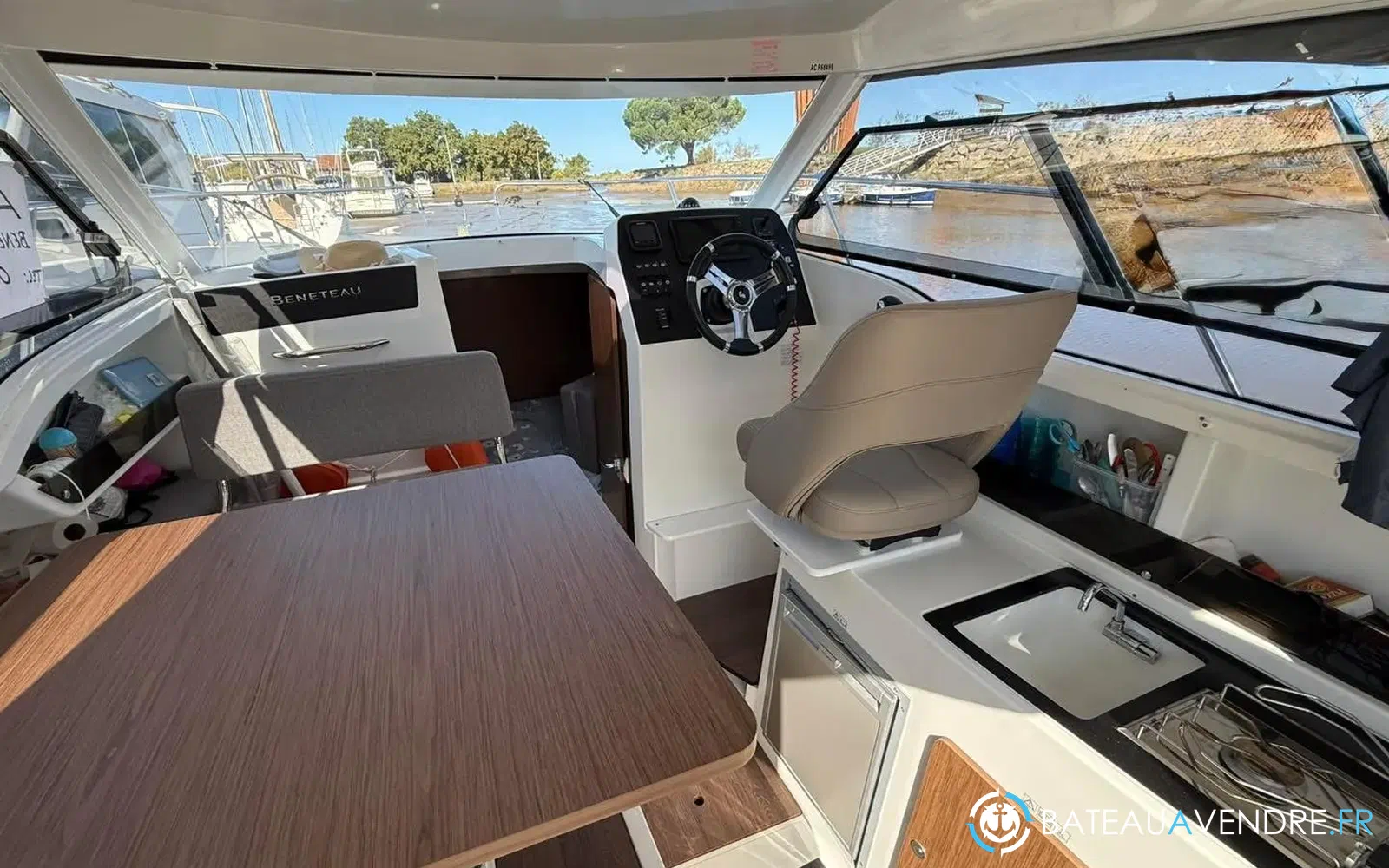 slider 10 Beneteau Antares 8 OB