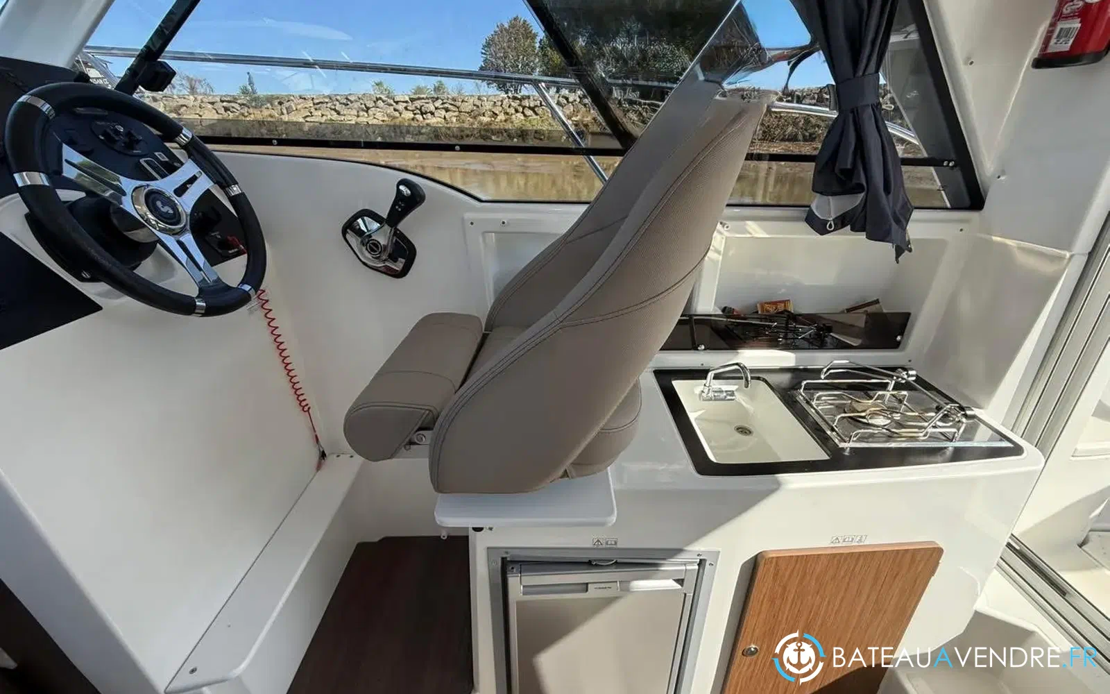 slider 12 Beneteau Antares 8 OB