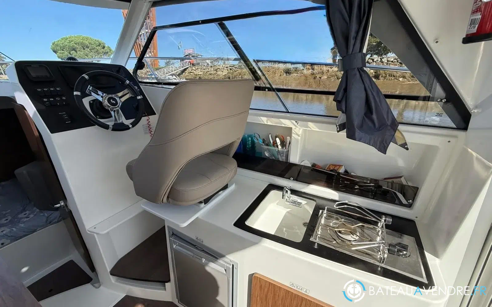 slider 13 Beneteau Antares 8 OB