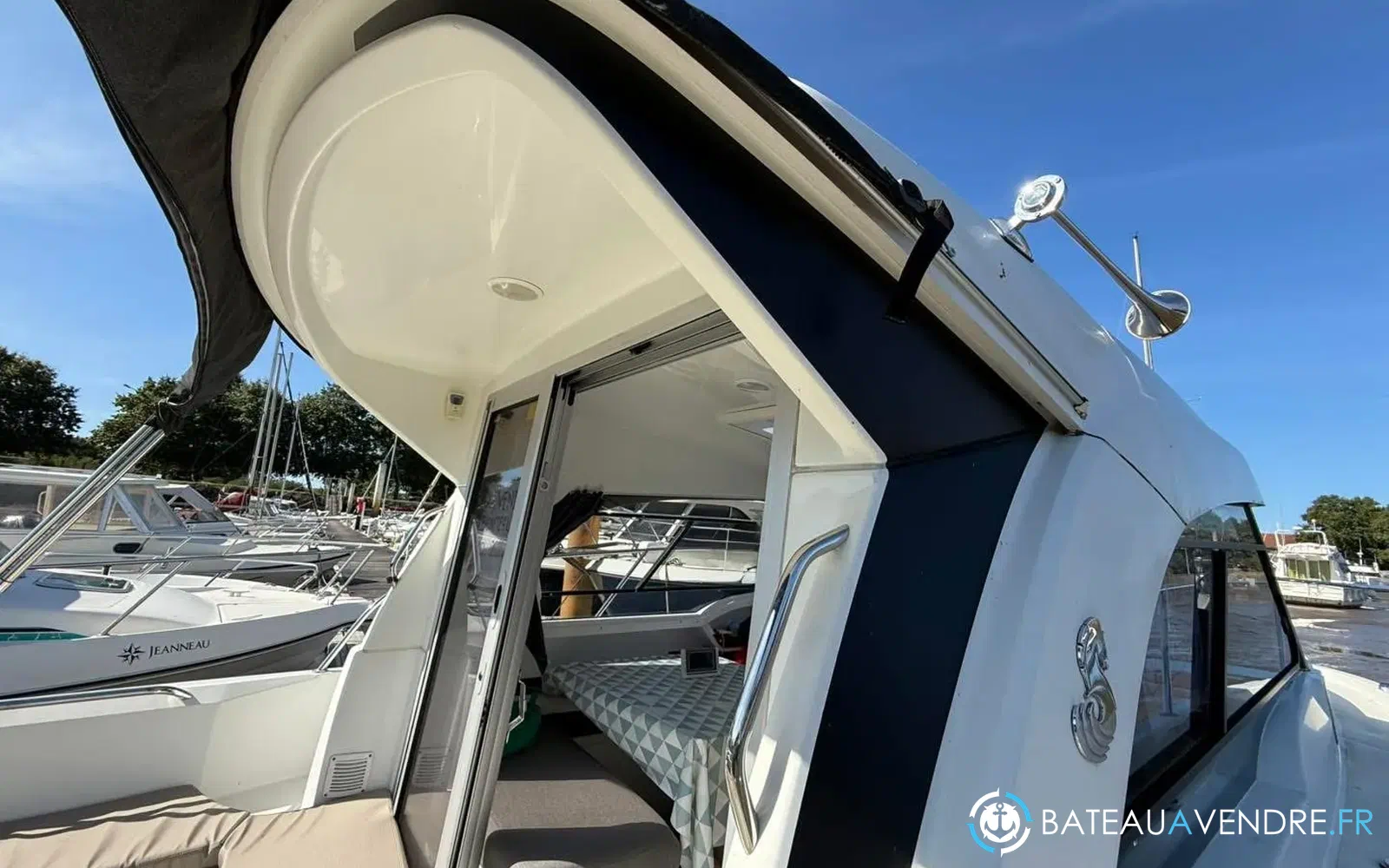 slider 5 Beneteau Antares 8 OB
